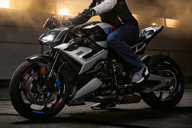 2025 BMW M 1000 R