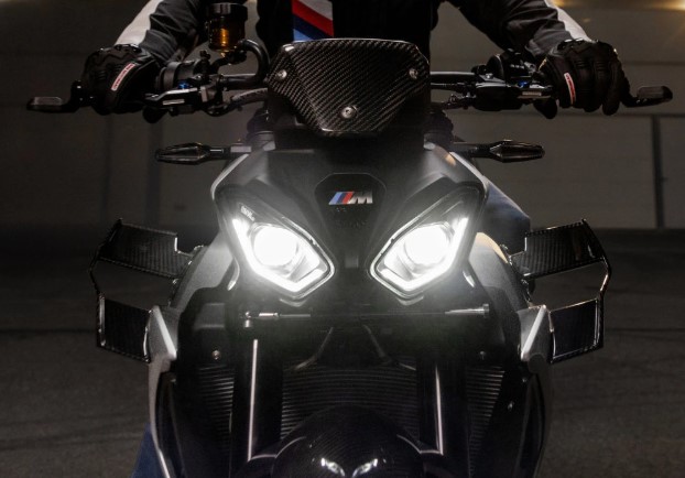 2025 BMW M 1000 R